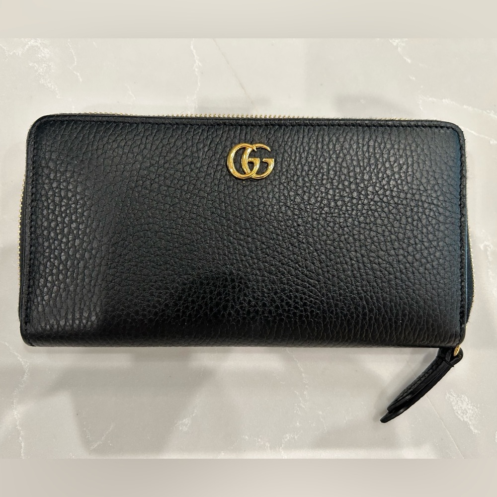 Authentic Gucci GG Black Leather Zip Around Wallet